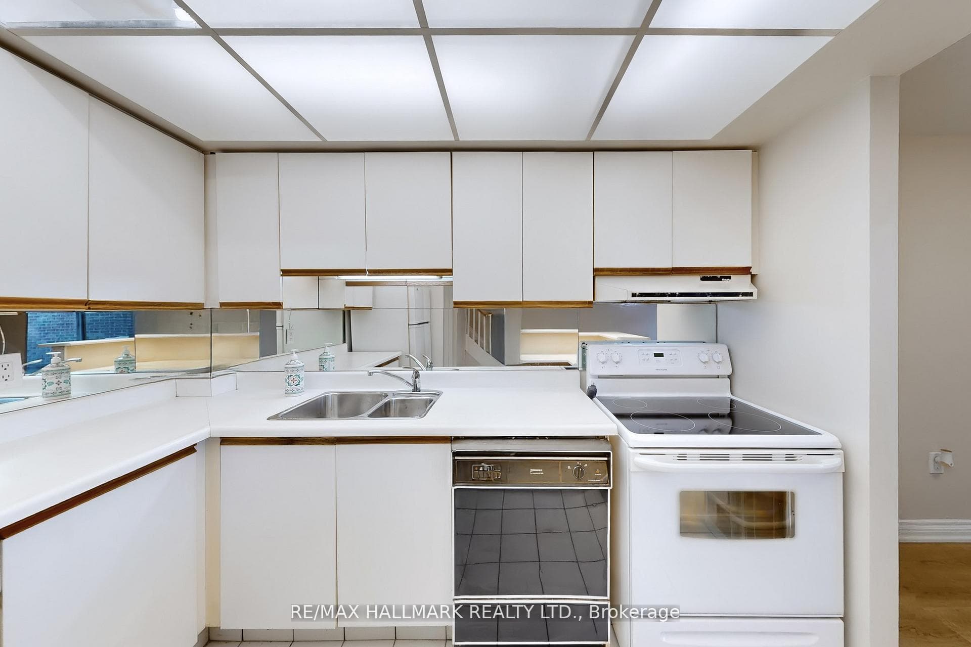 16 Elgin Street Unit 316 photo 5