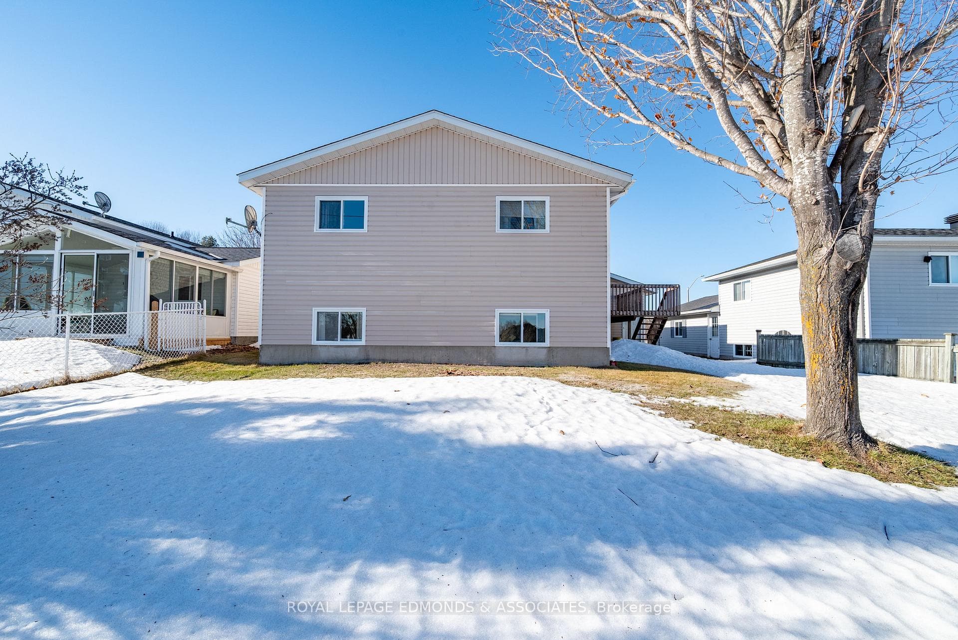 130 Cockburn Crescent photo 32
