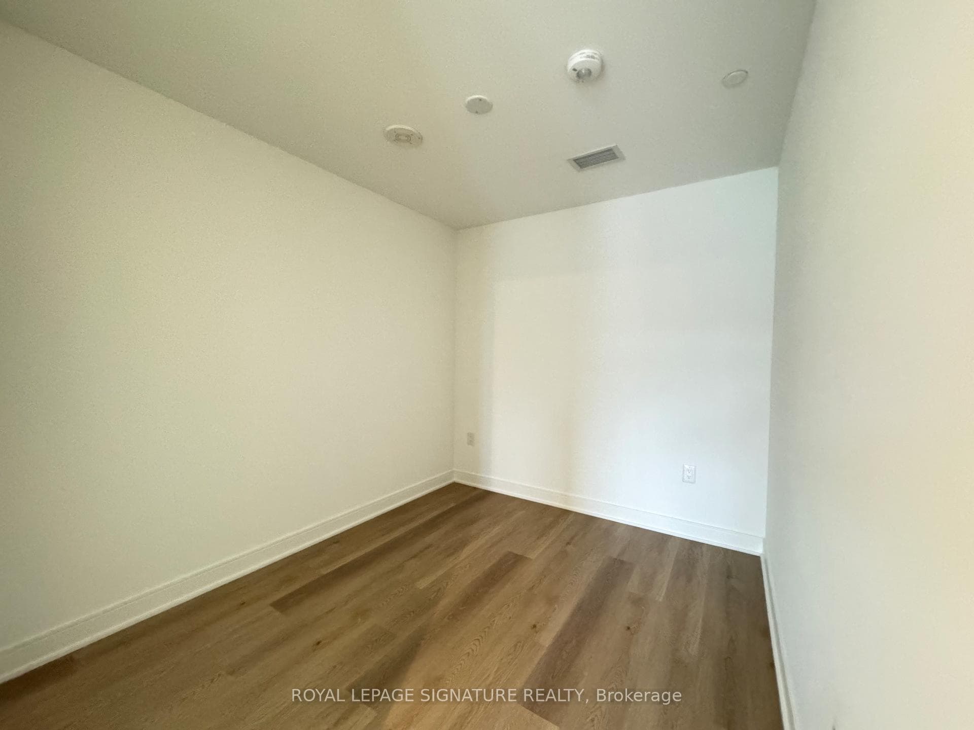 86 Dundas Street Unit 807 photo 6