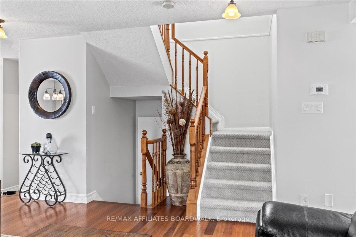 8 Stonepointe Avenue photo 21