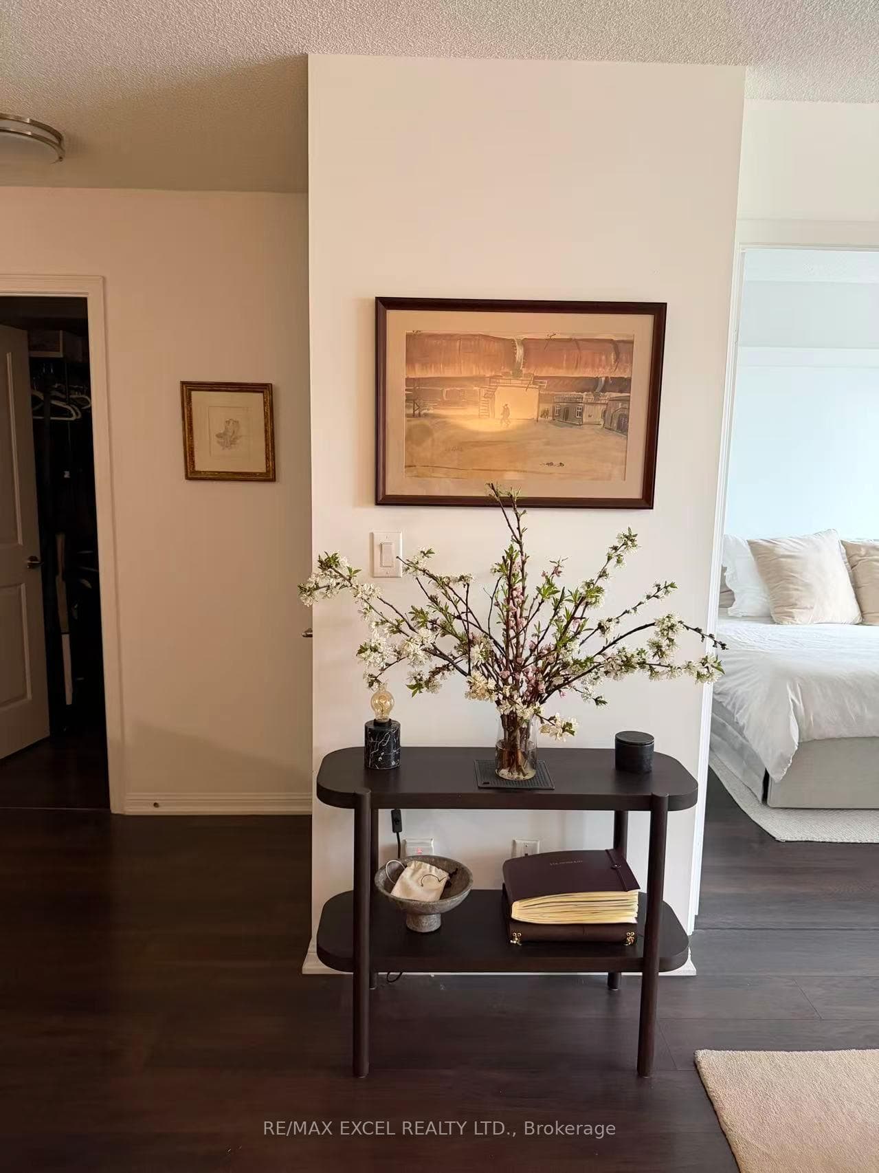 35 Bastion Street Unit 1716 photo 5