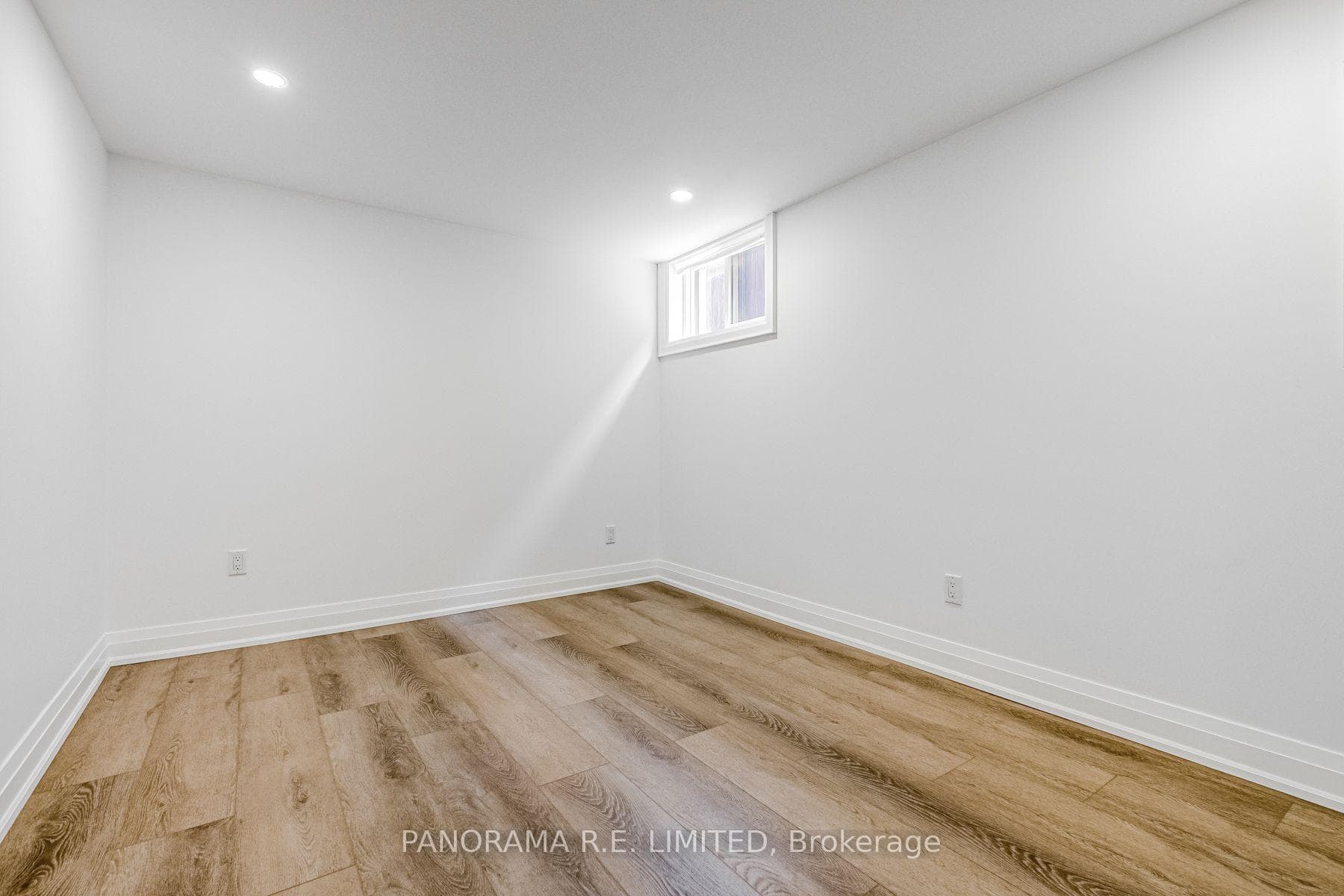 674 Netherton Crescent Unit Lower photo 13