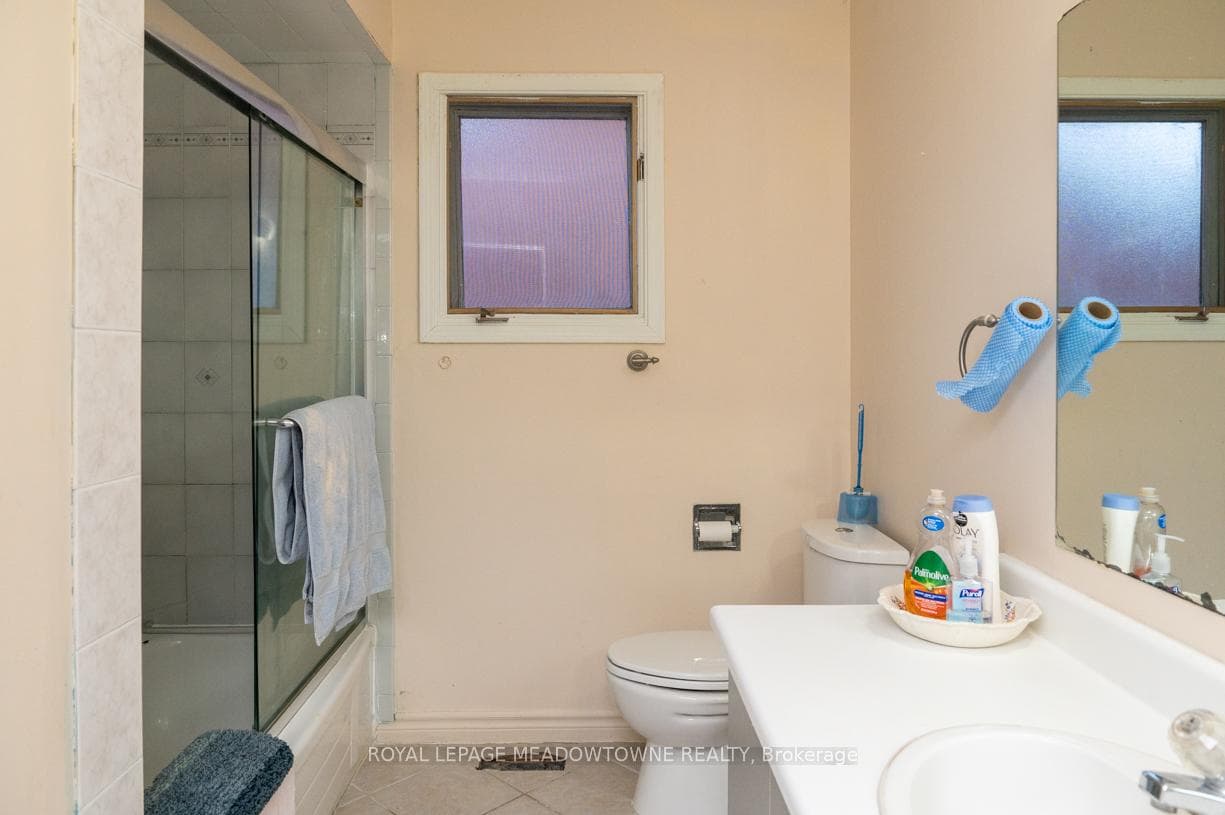 9 Hanna Avenue photo 24