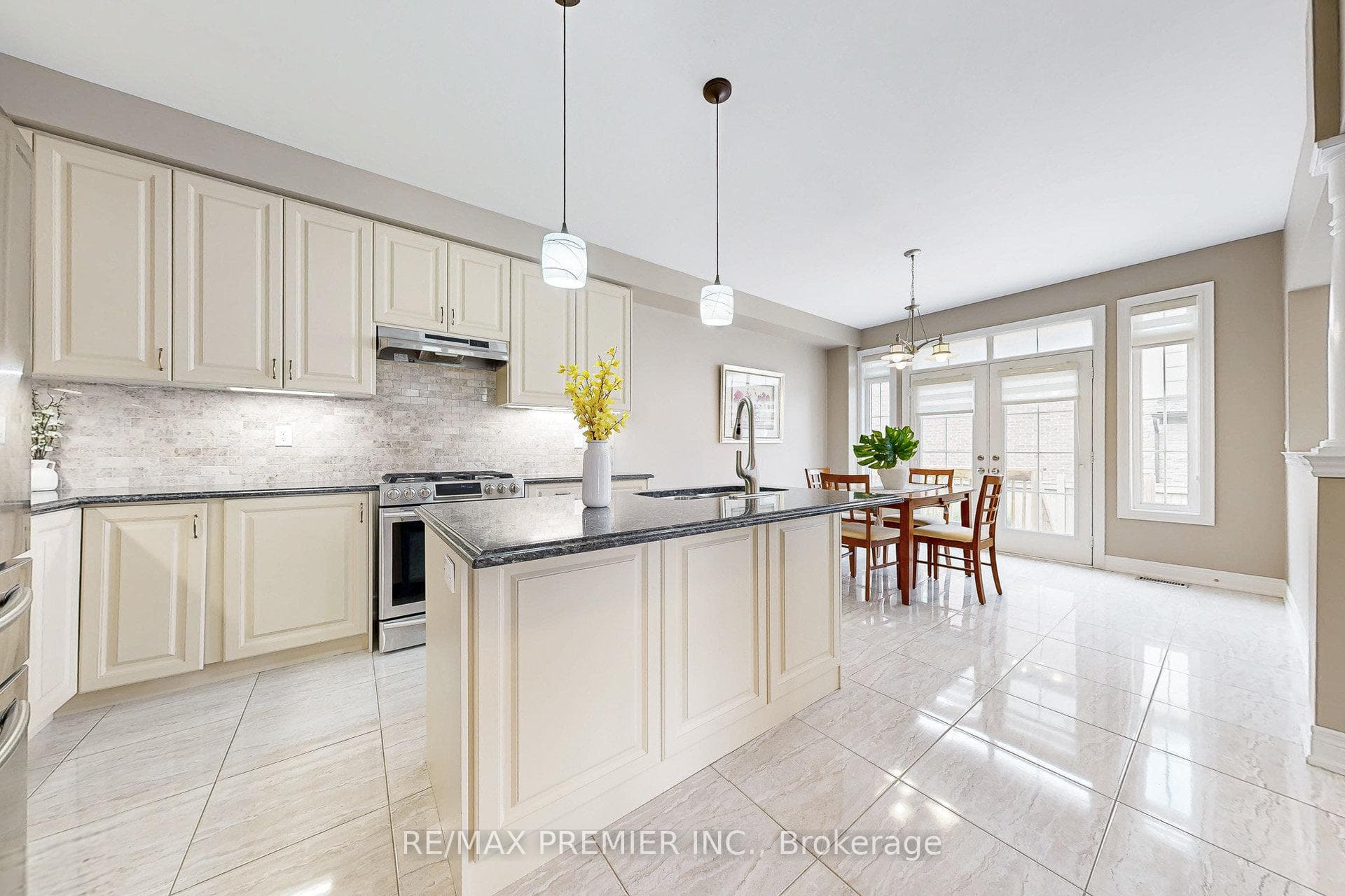 28 Rivoli Drive photo 15