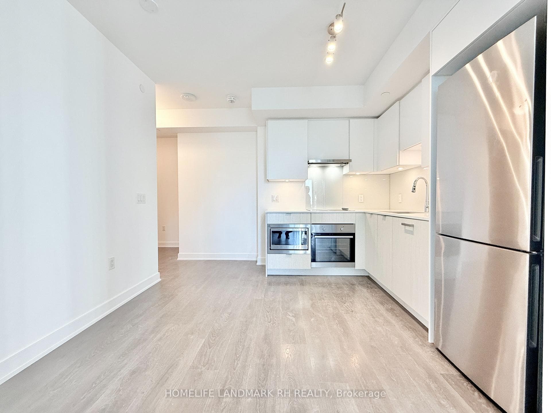 195 Redpath Avenue Unit 1912 photo 4