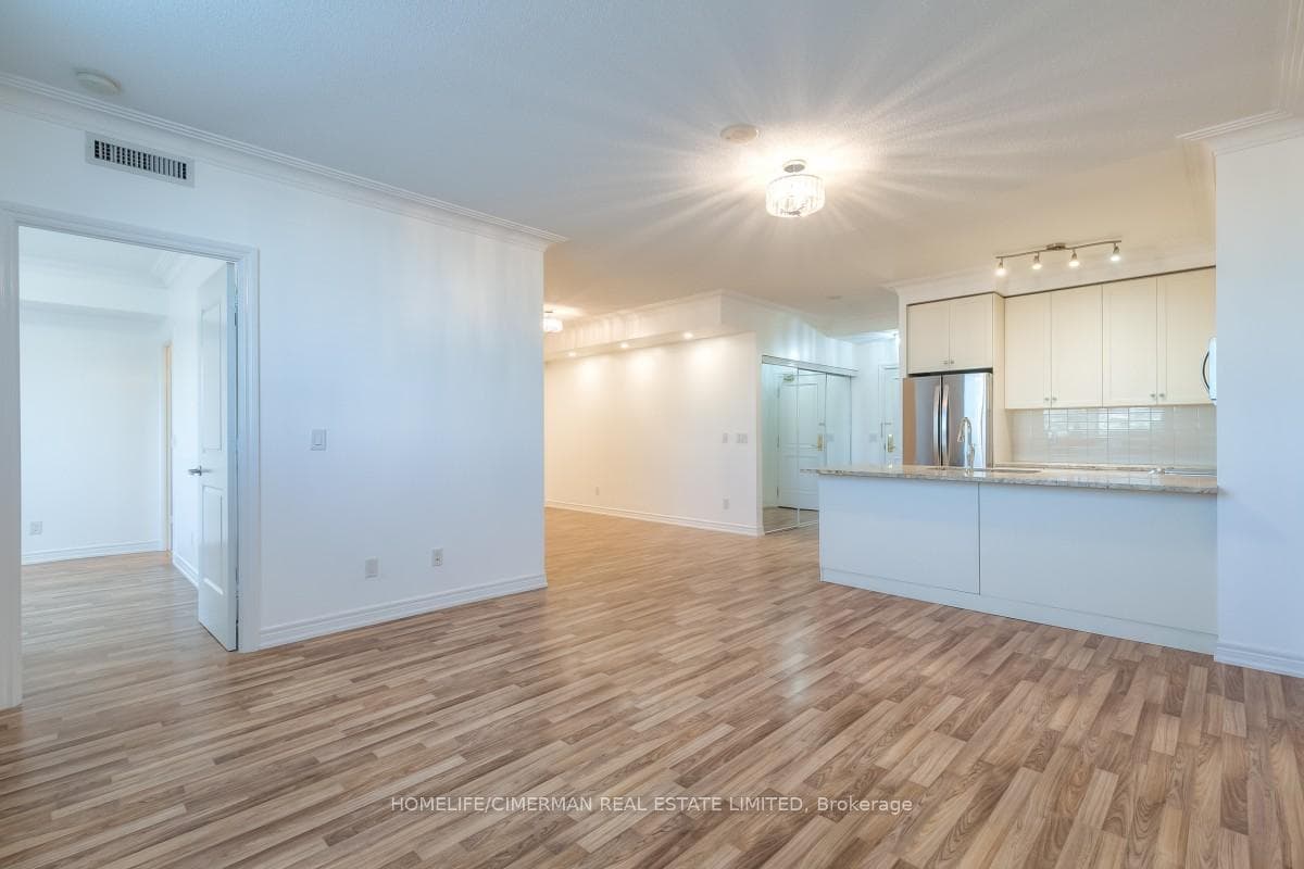 9245 Jane Street Unit 415 photo 2