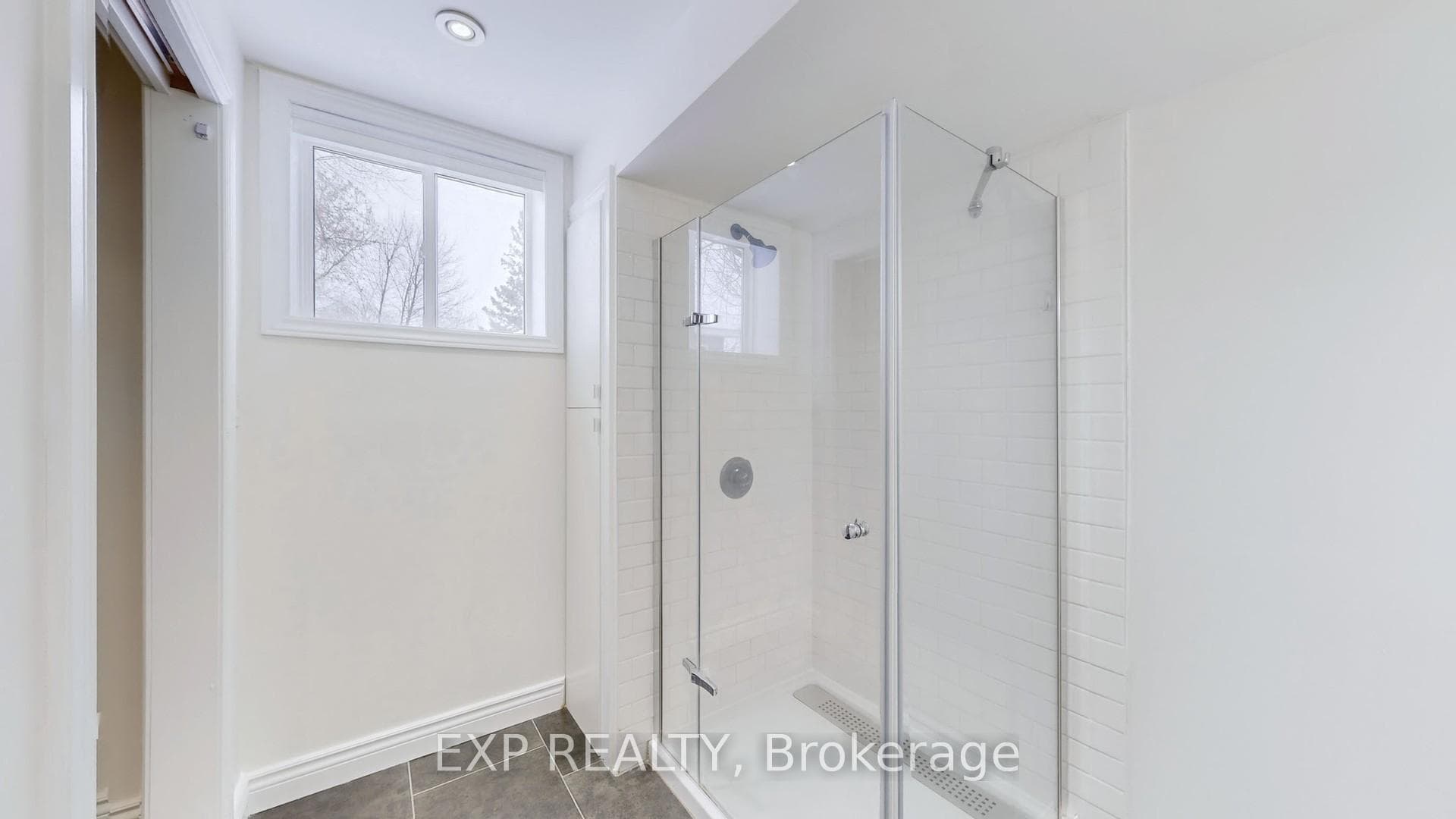 11 Avonmore Crescent photo 32