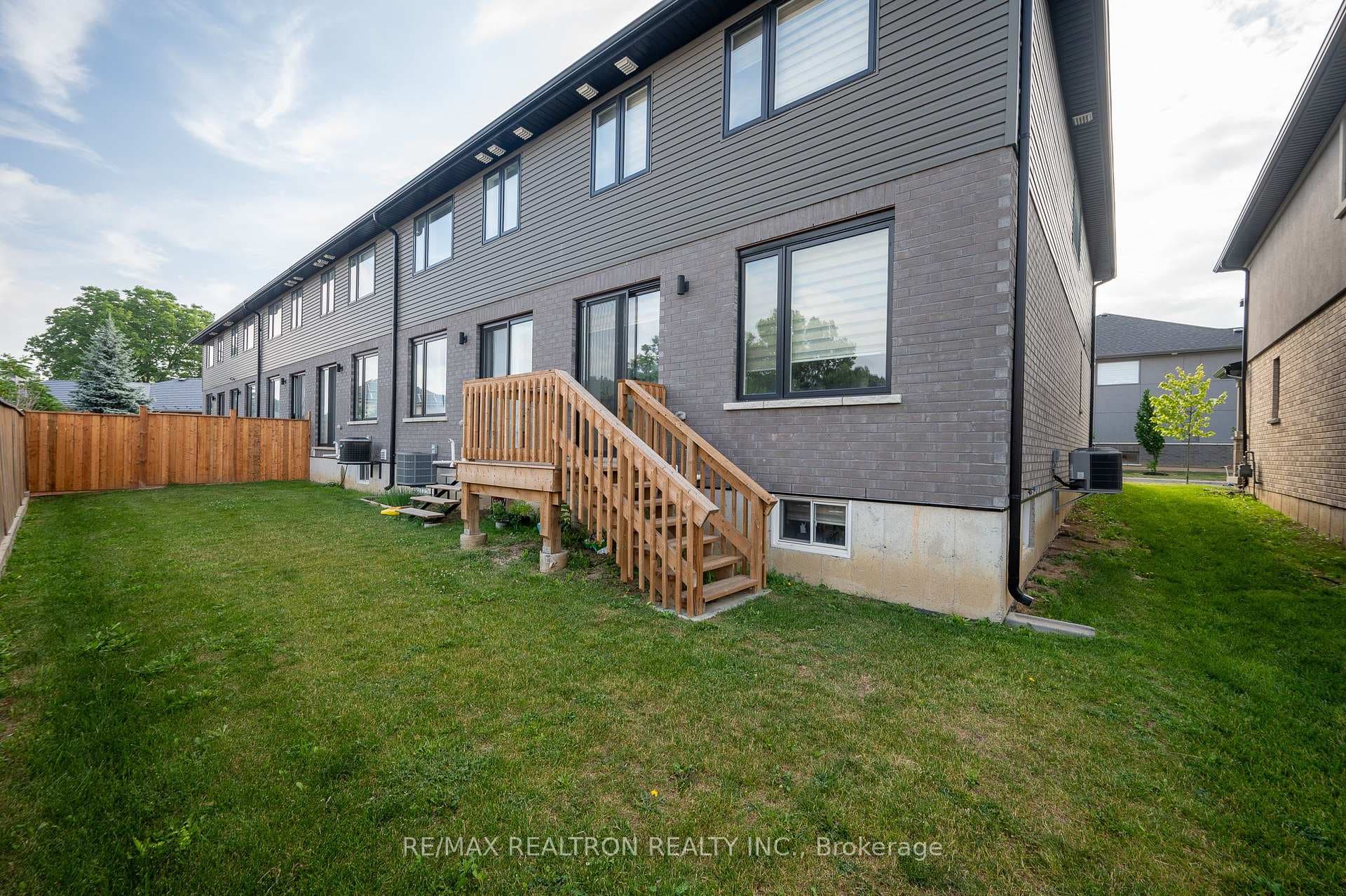 166 Mount Albion Road Unit 13 photo 35