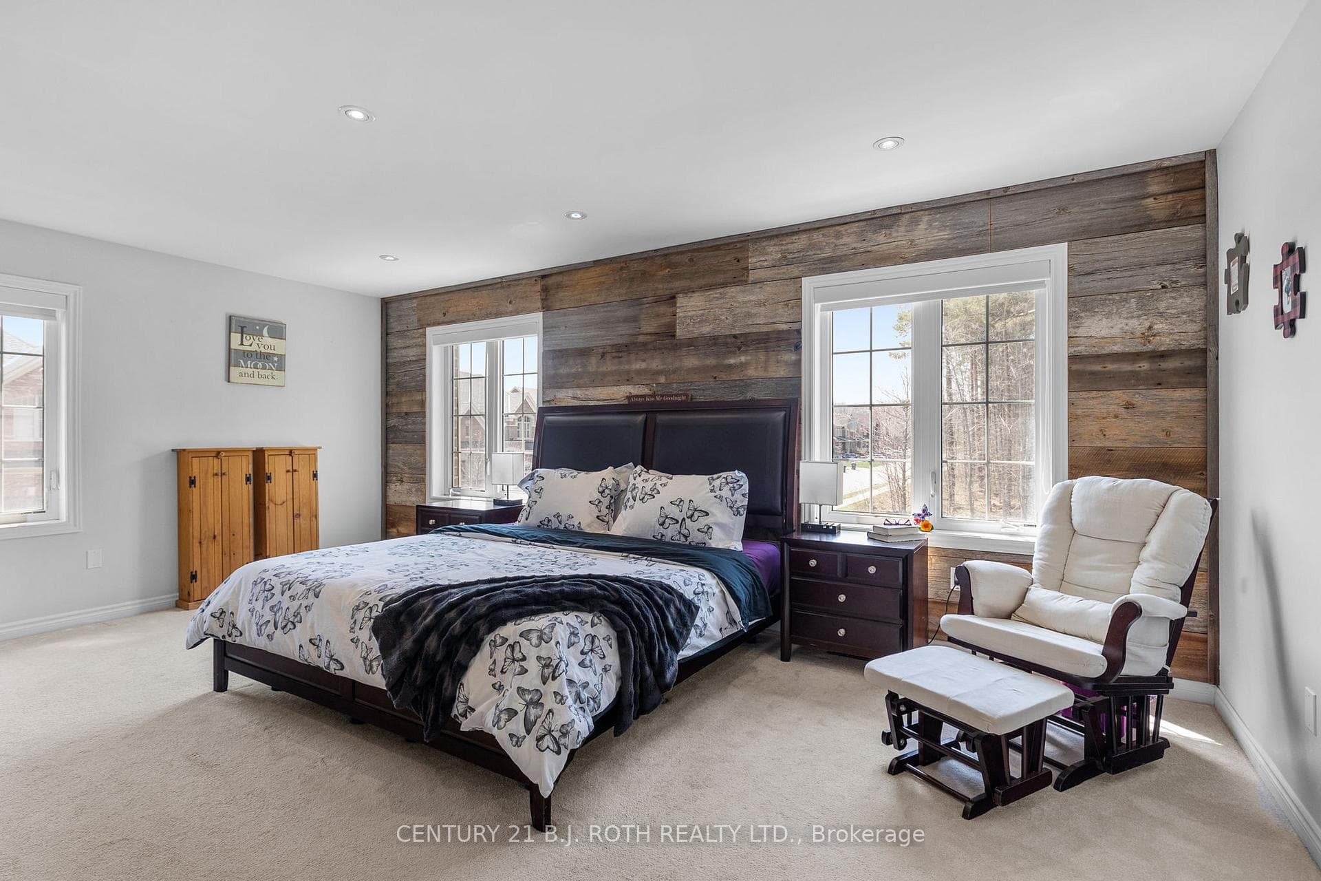 2 TRAVERS Gate photo 19