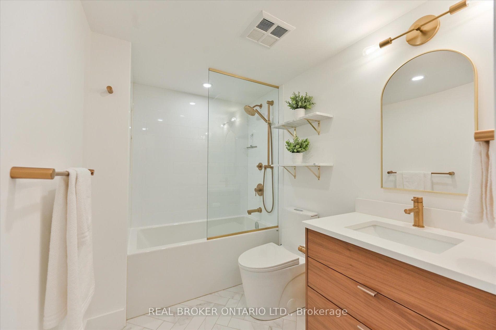 219 Fort York Boulevard Unit 3301 photo 17