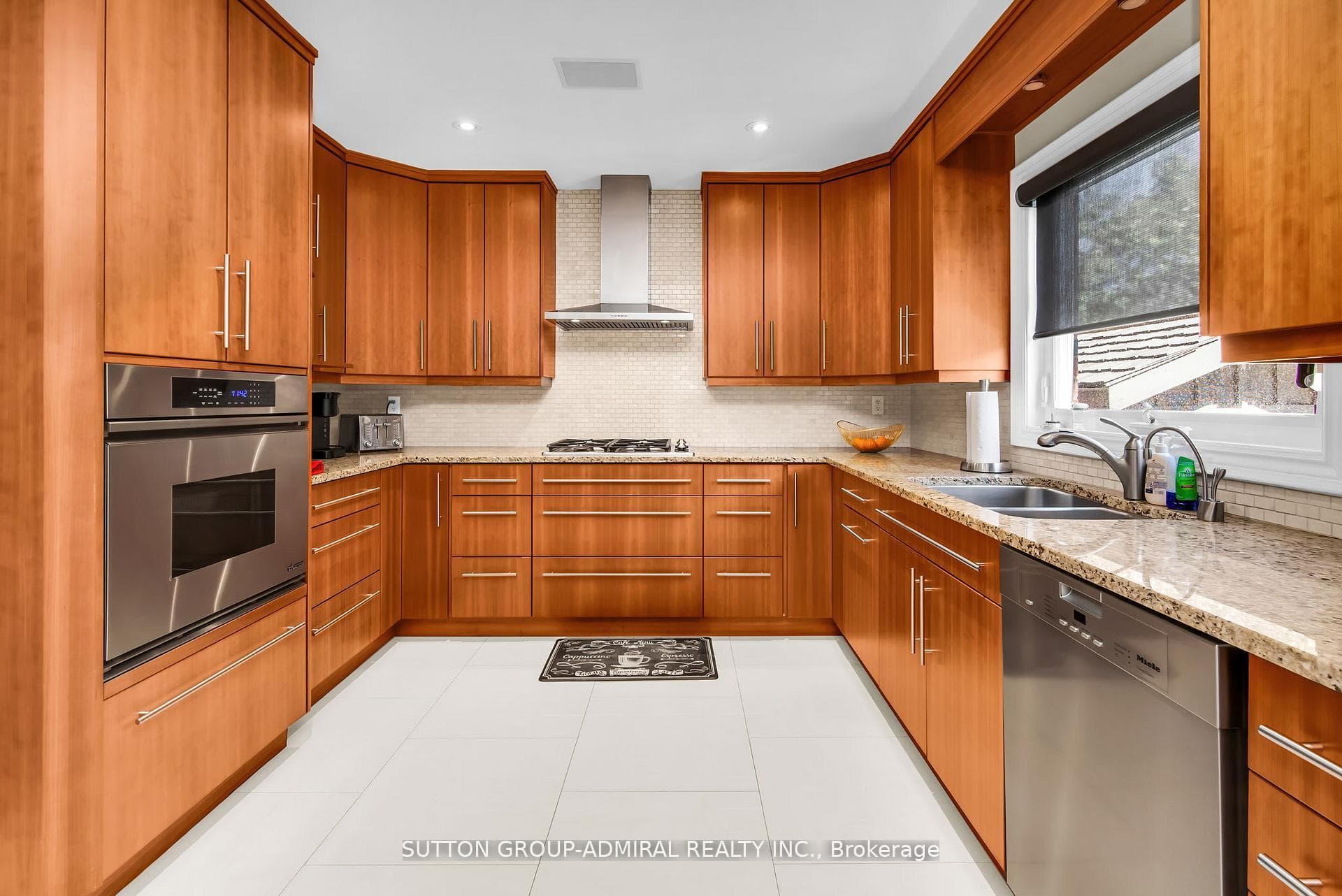 25 Grenadier Crescent photo 16