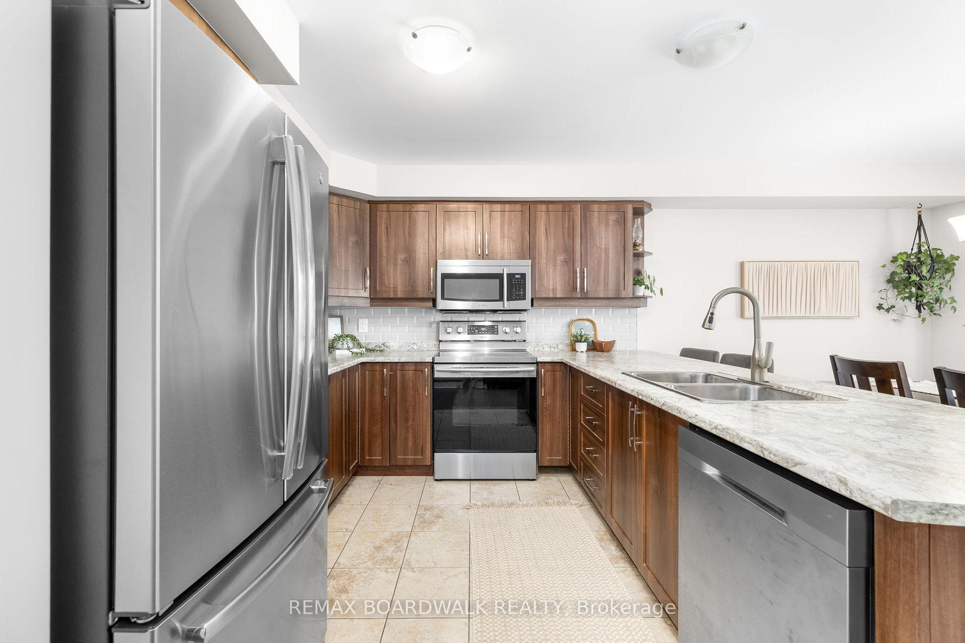 10 Code Crescent photo 15