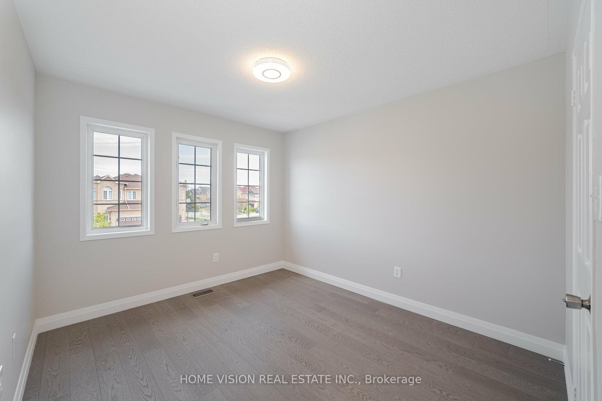 5774 Gant Crescent Unit Main photo 30