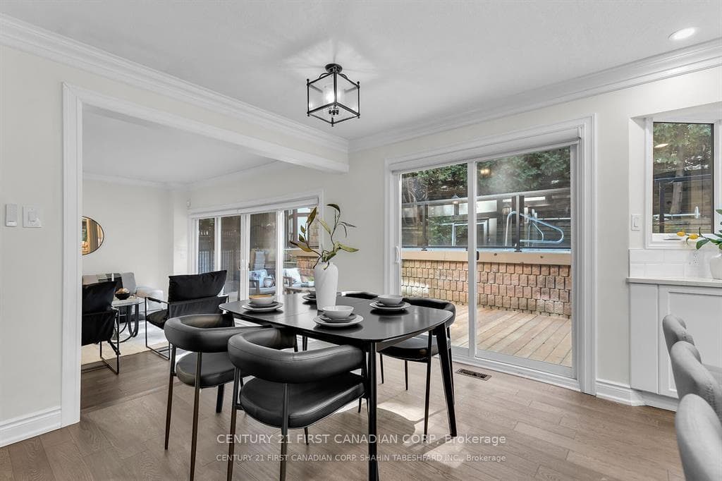 441 Westmount Drive photo 13