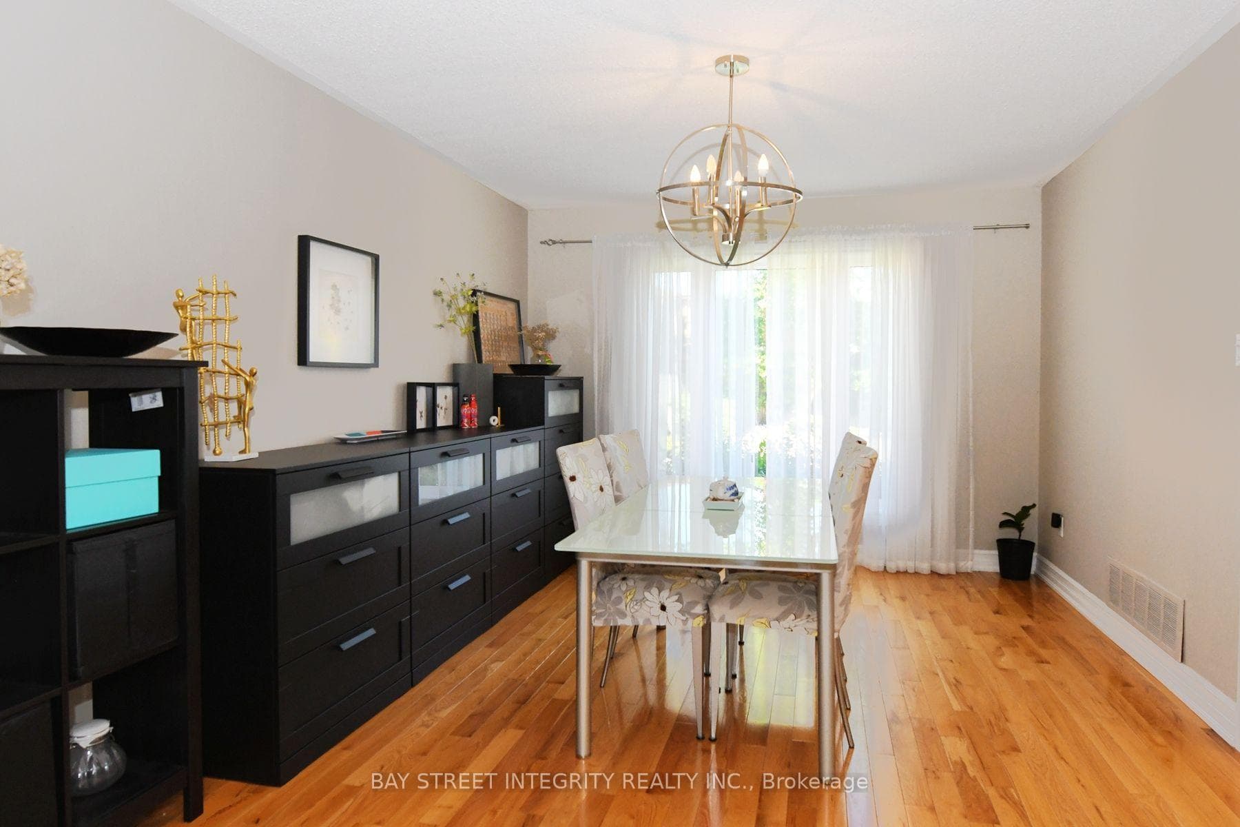 1213 Rosethorne Road photo 9