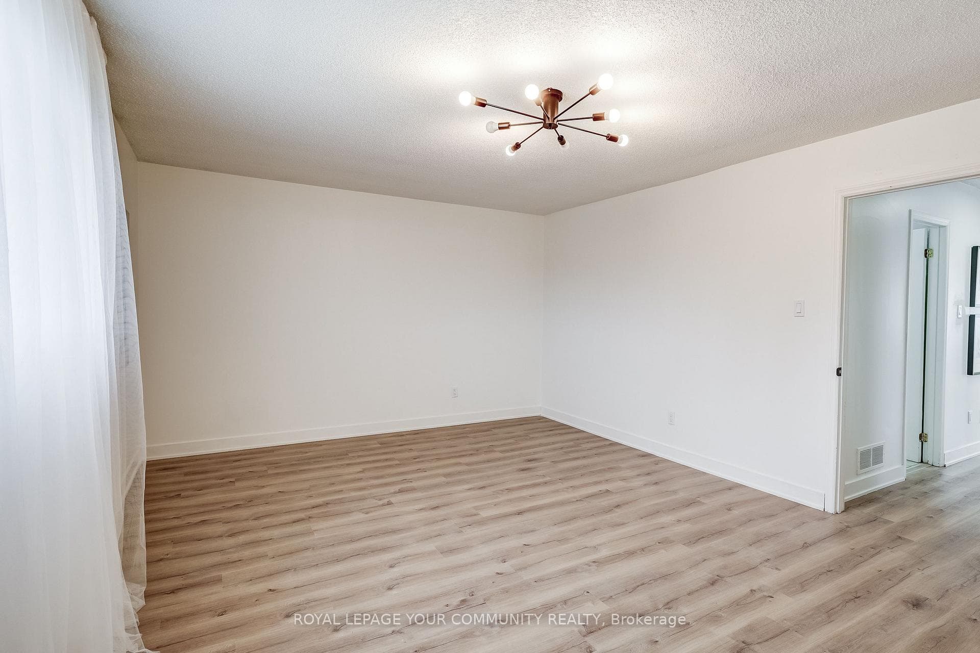 57 Largo Crescent photo 17
