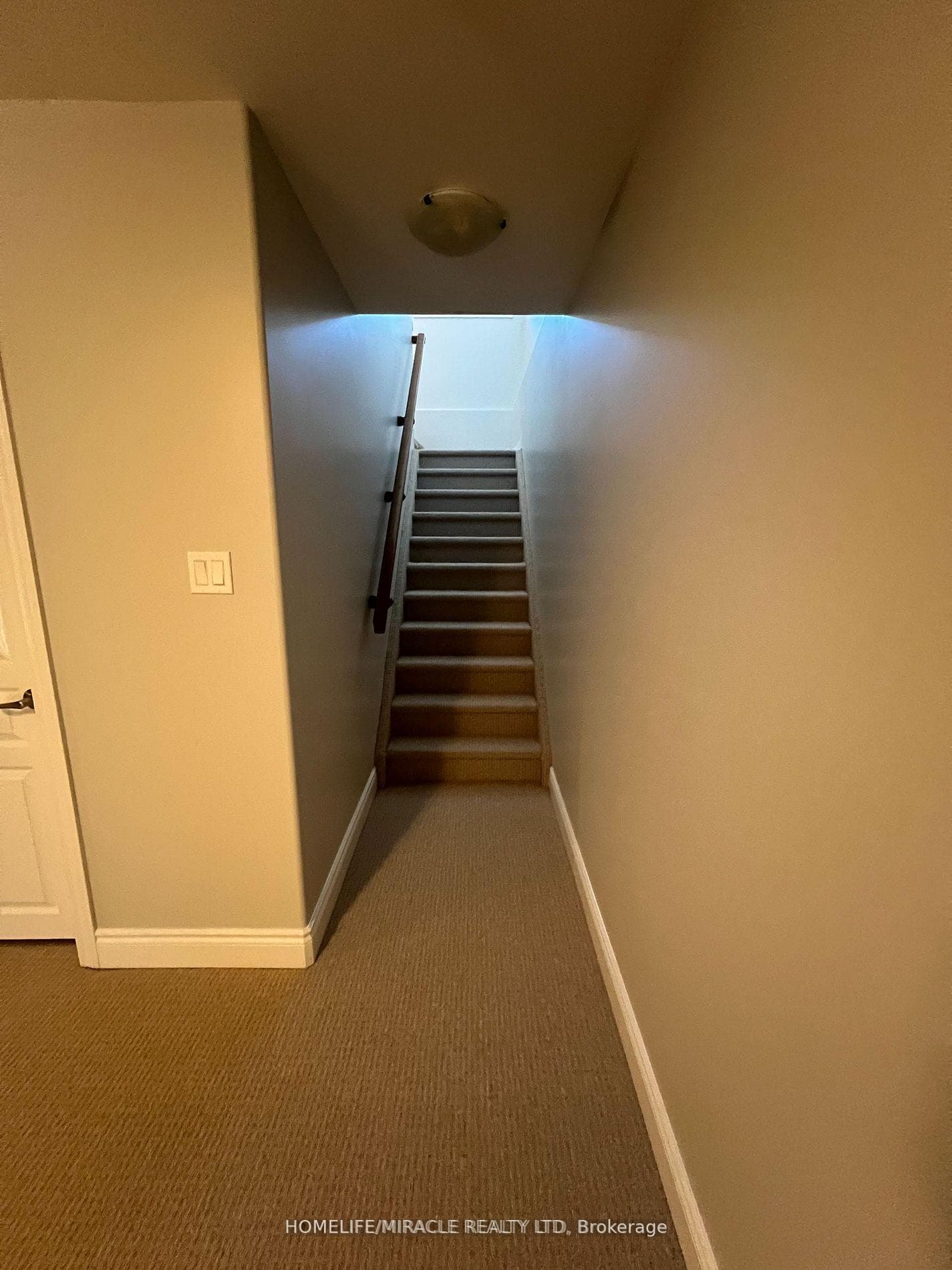 29 LEDGEROCK Court photo 15
