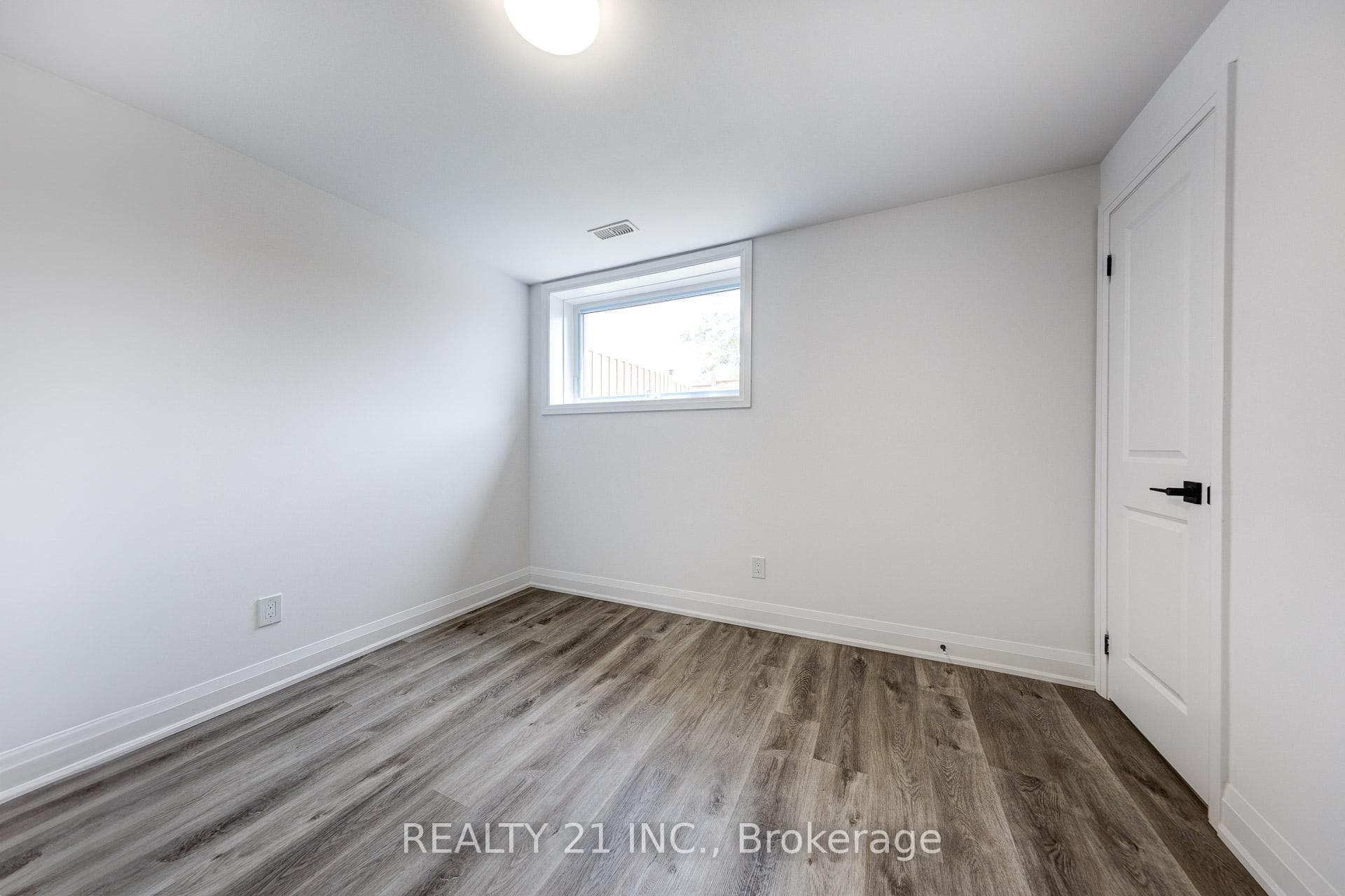 91 Chelliah Court photo 31