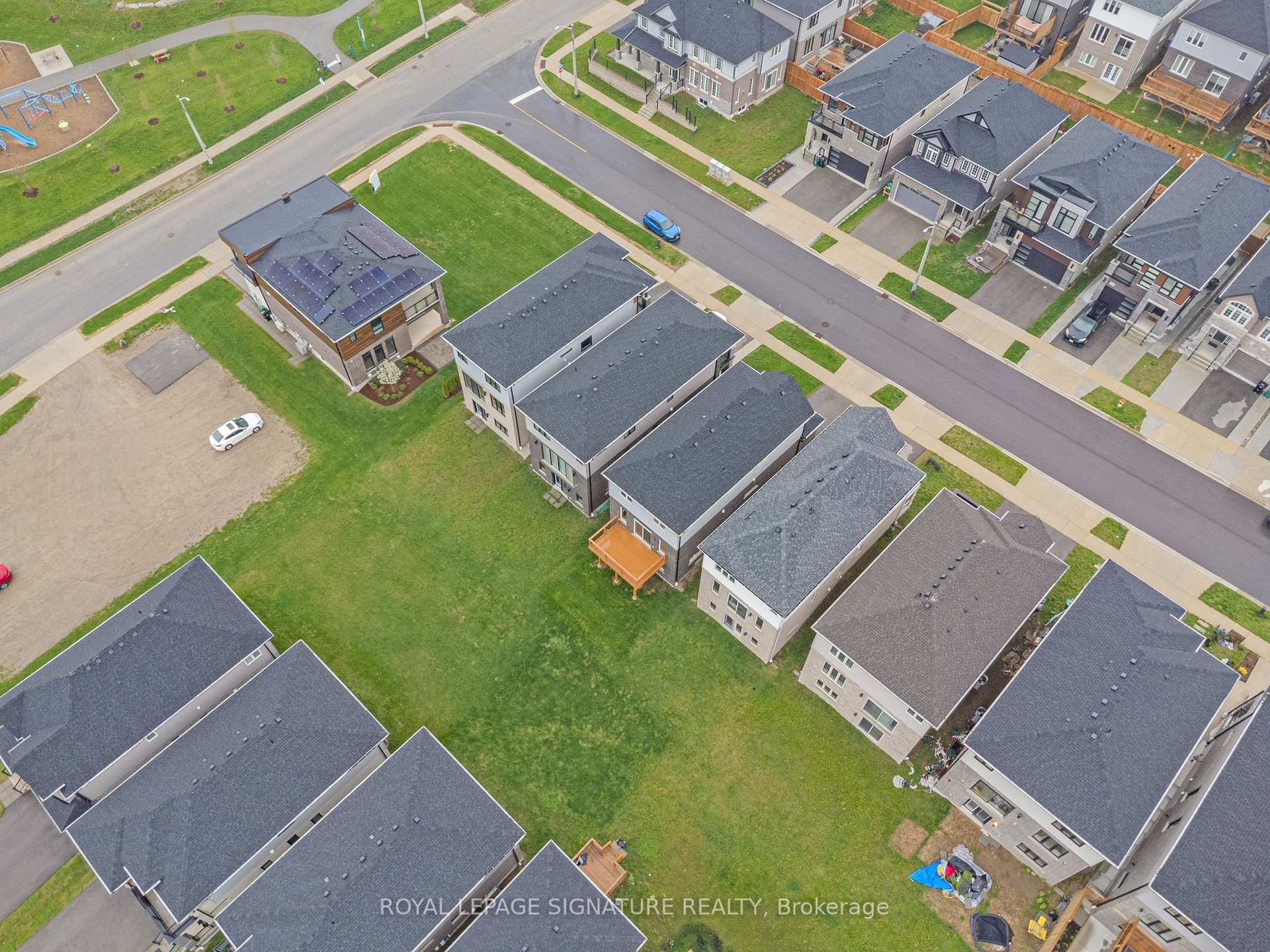 512 Nathalie Crescent photo 46