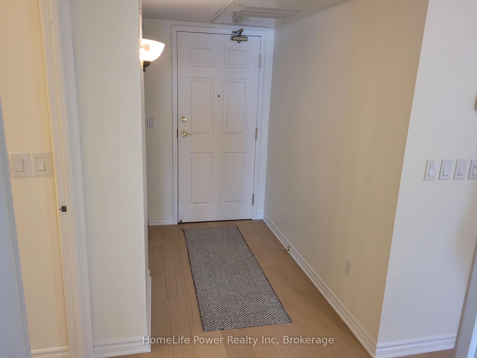 20 ST GEORGE Street Unit 506 photo 5
