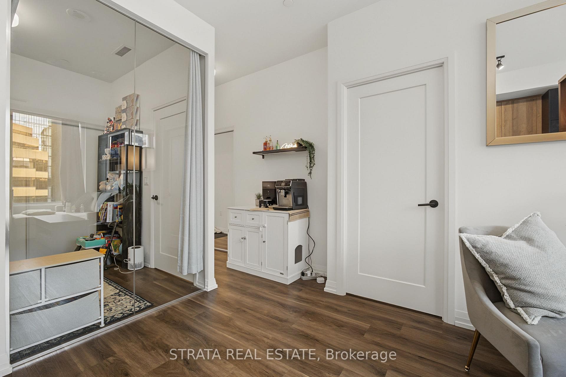 280 Dundas Street Unit 403 photo 3