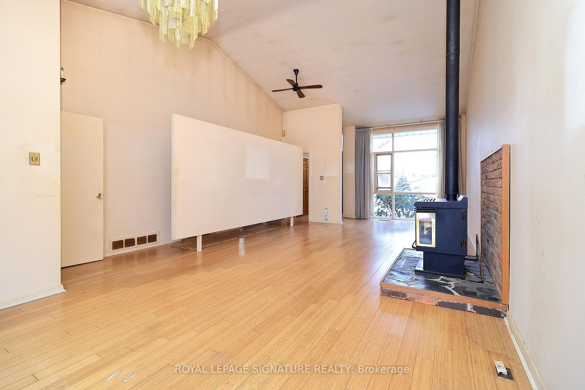 155 Three Valleys Drive photo 4
