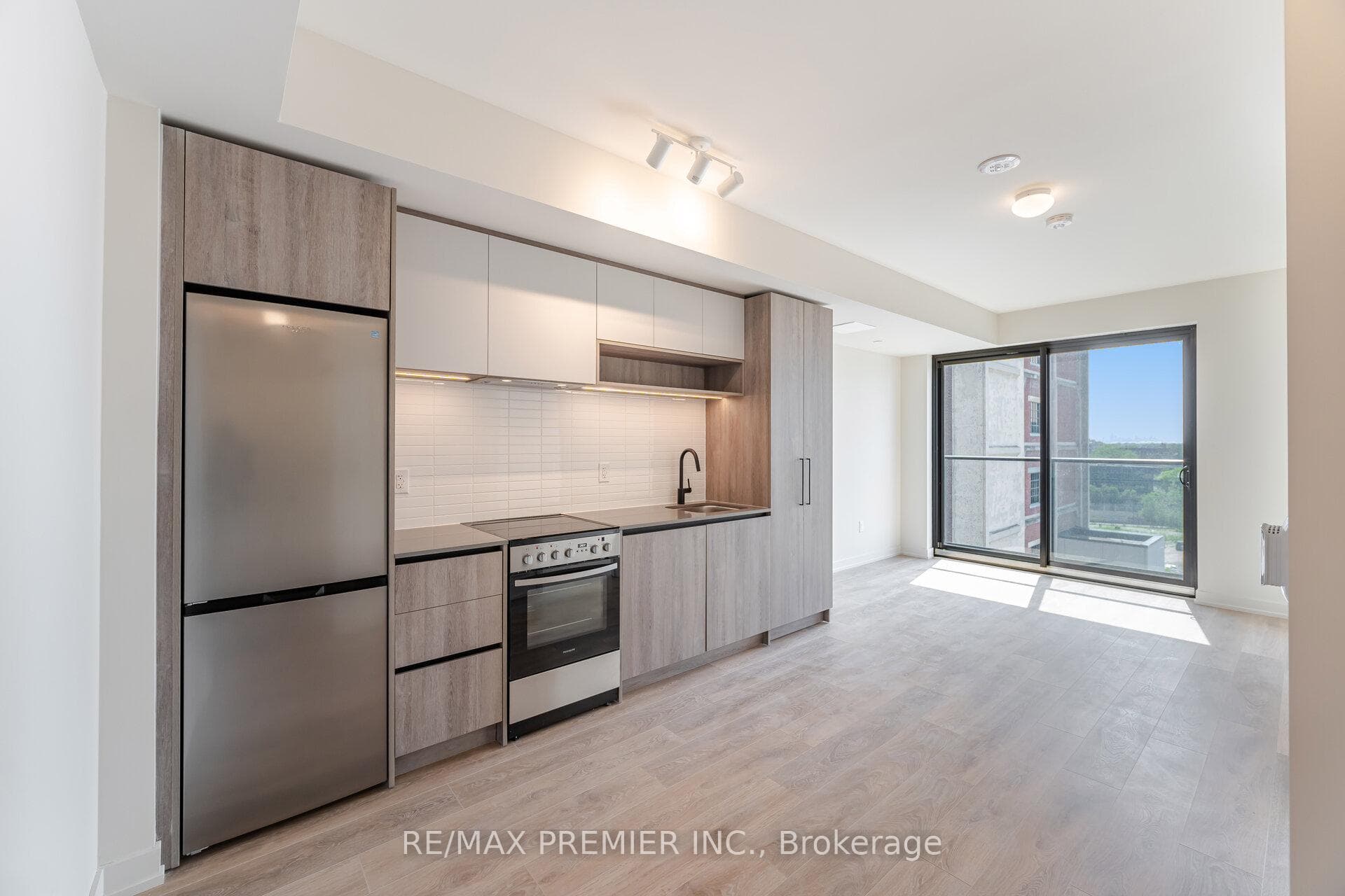 181 Sterling Road Unit 708 photo 4