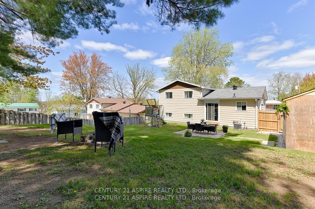 83 Hemlock Street photo 43