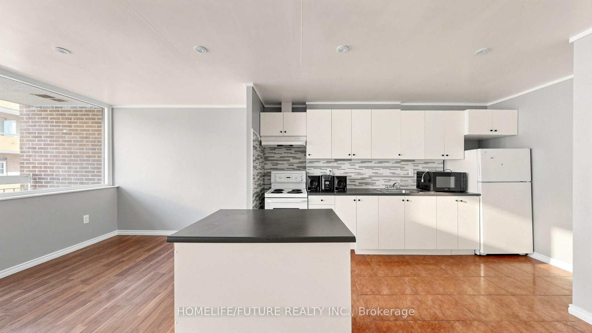 4060 Lawrence Avenue Unit 204 photo 15