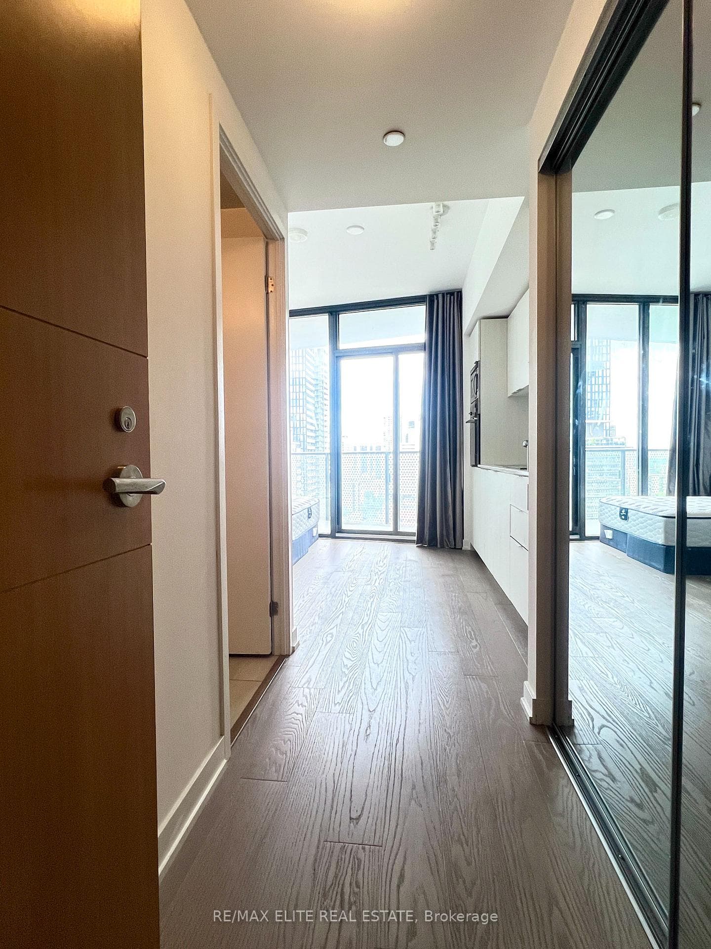 11 Wellesley Street Unit 1812 photo 3