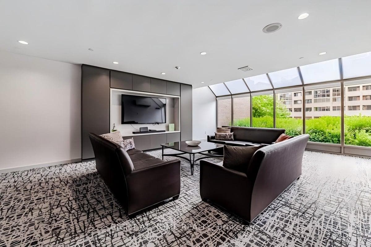 60 Homewood Avenue Unit 201 photo 33