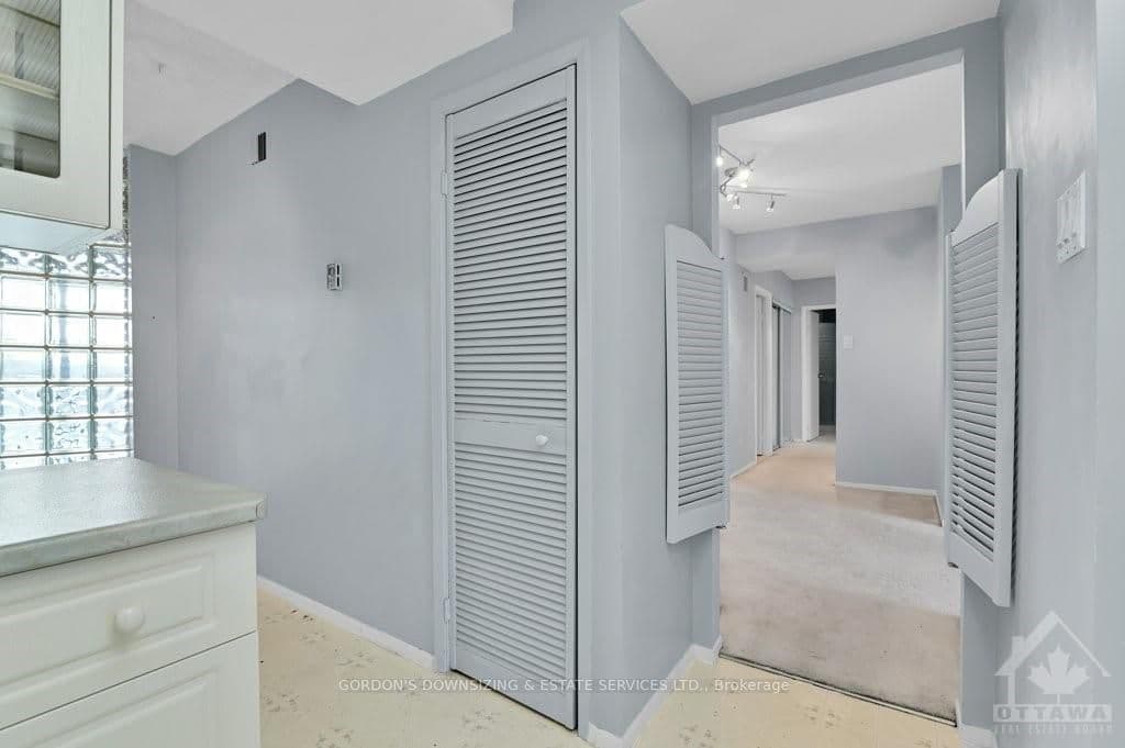 727 RICHMOND Road Unit 502 photo 13