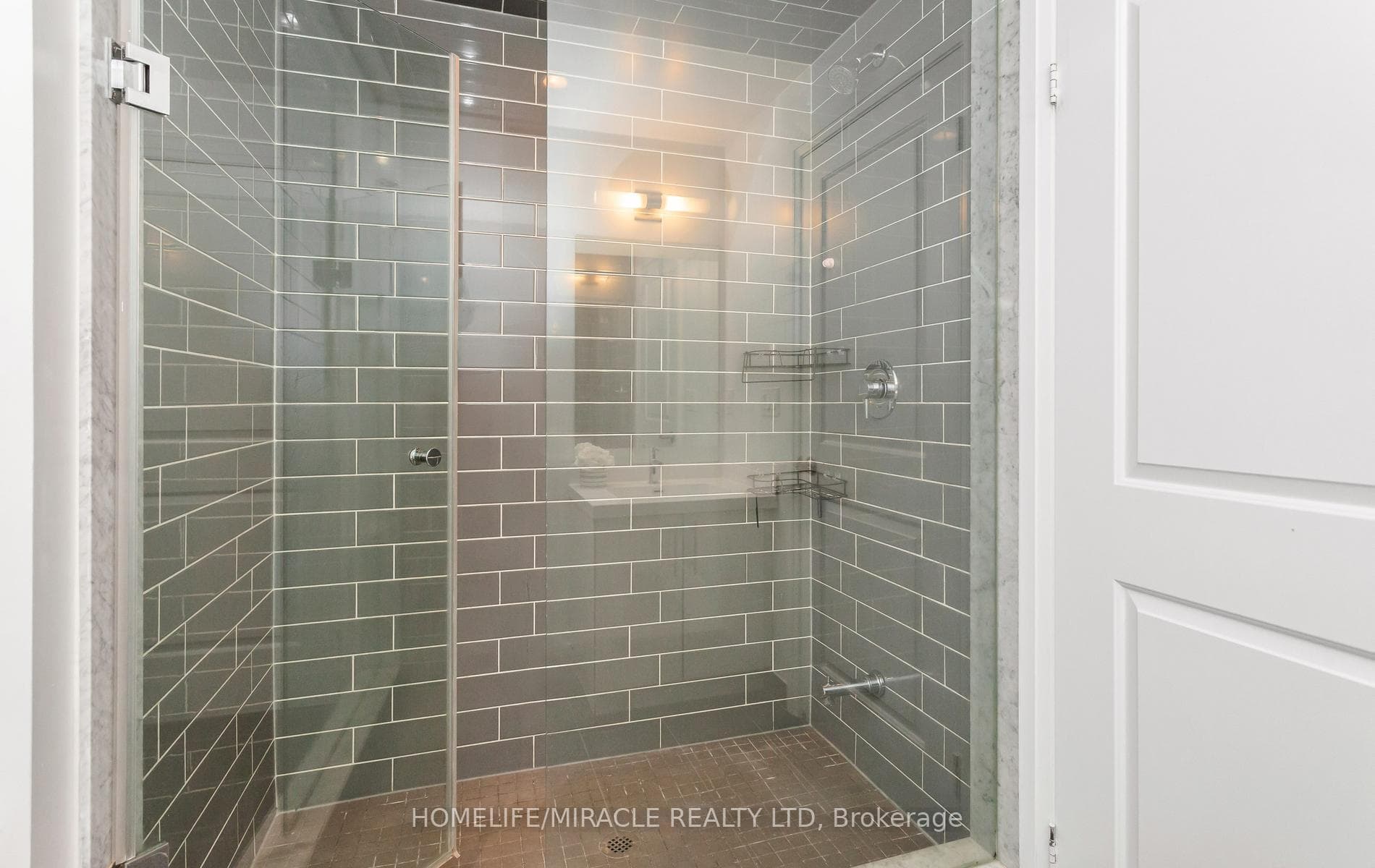 55 Speers Road Unit 1605 photo 22