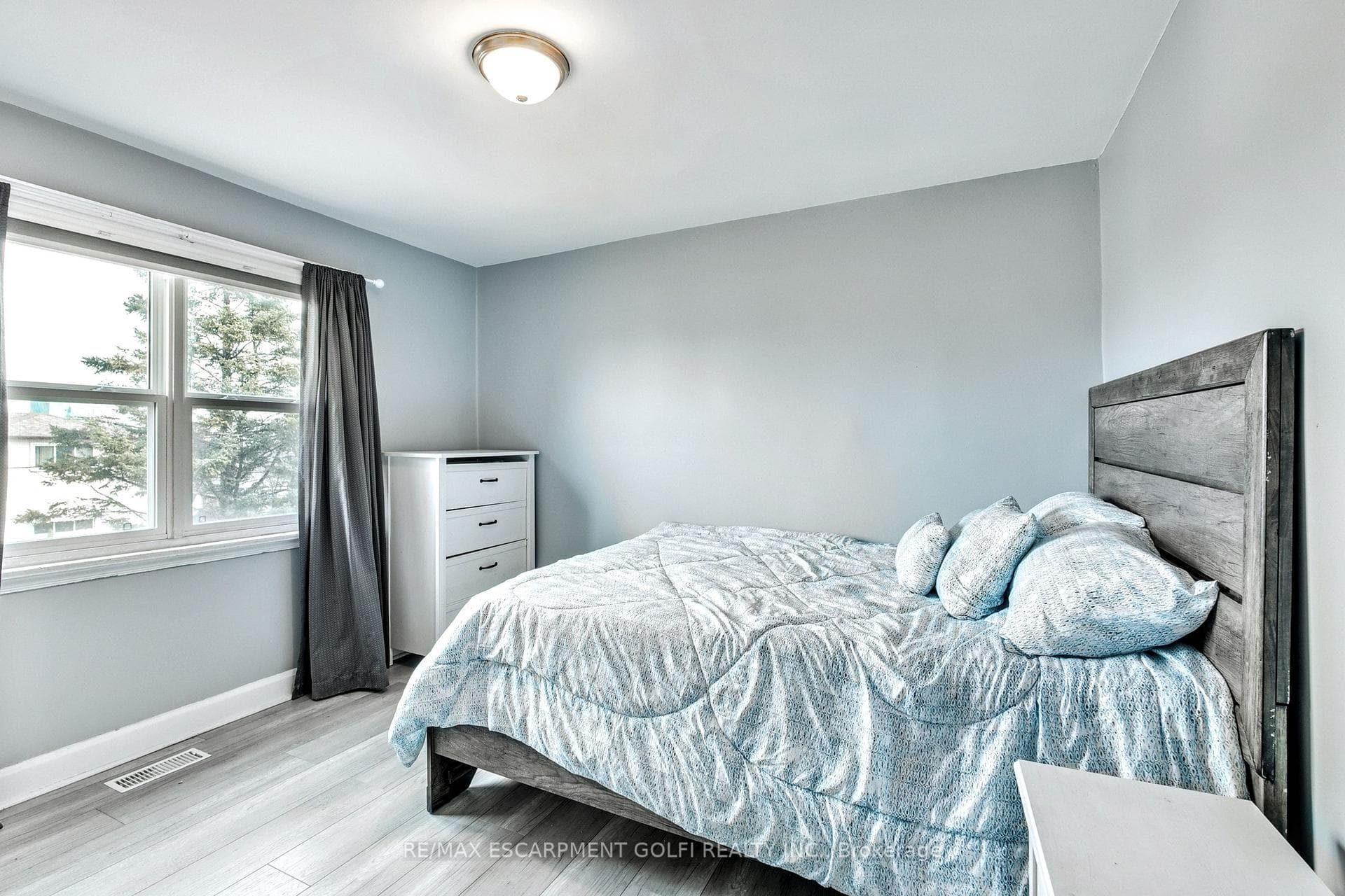35 Allan Avenue photo 24