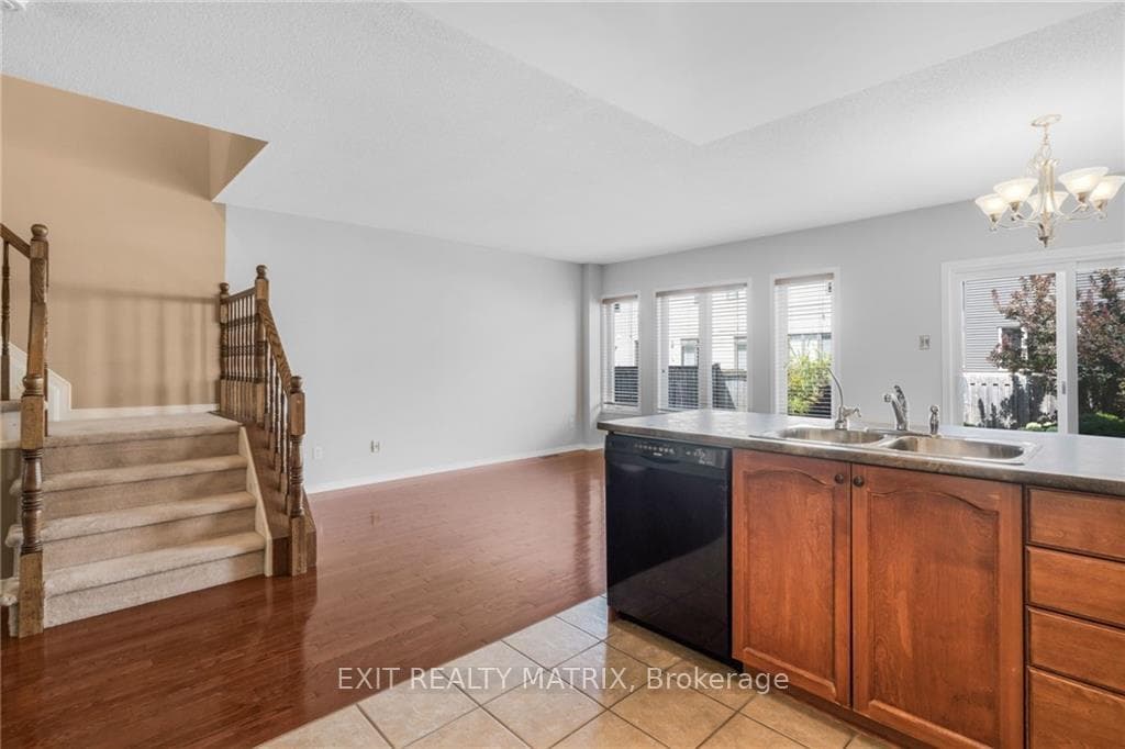1119 BRASSEUR Crescent photo 12