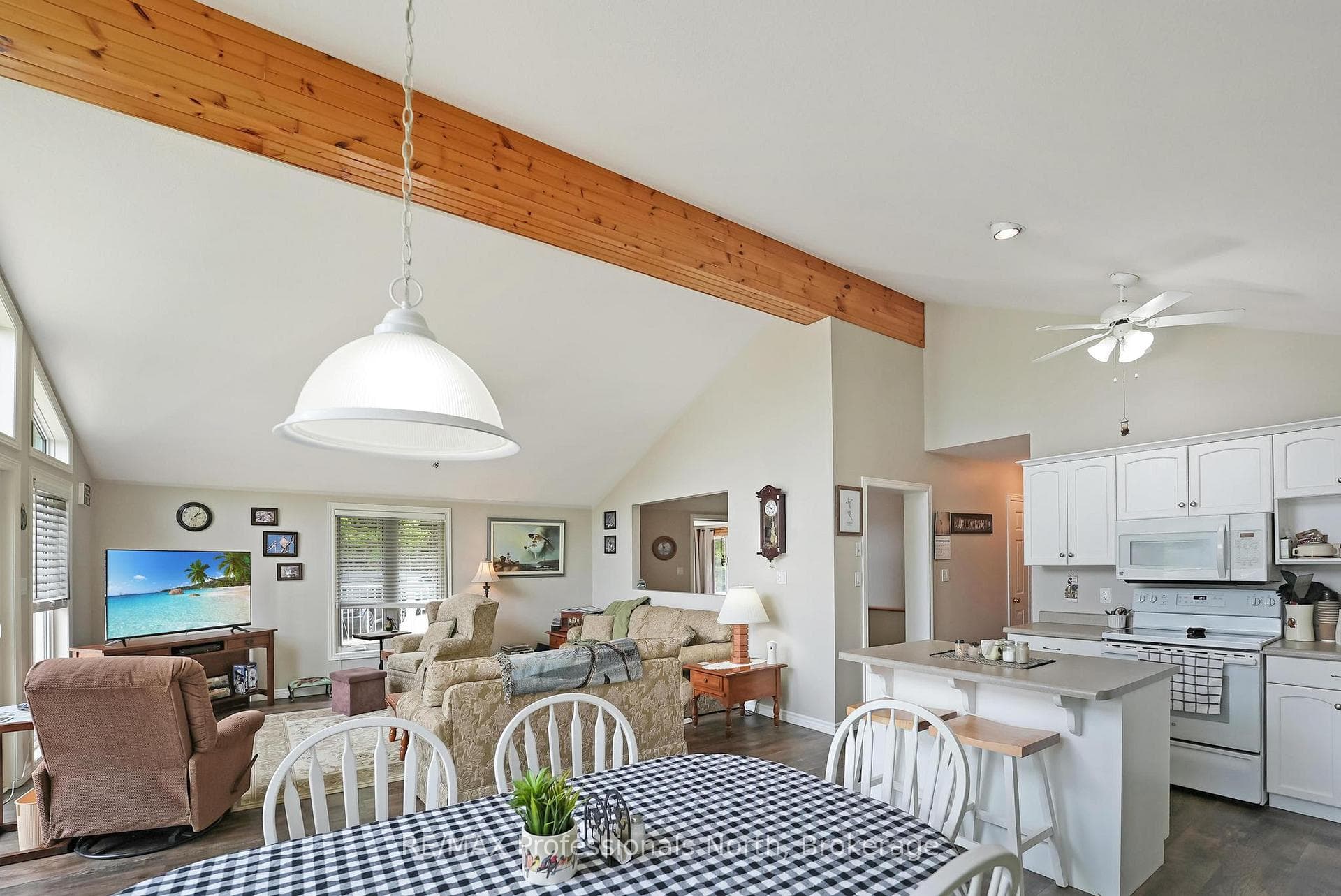 1093 Comak Crescent photo 34