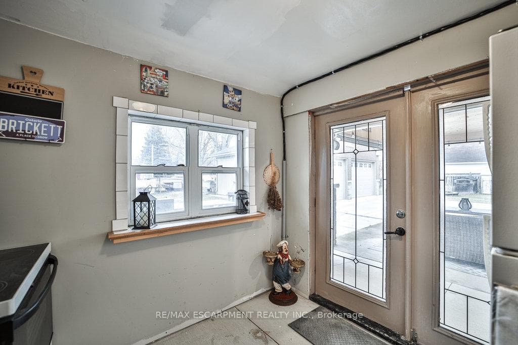 4182 William Street photo 38