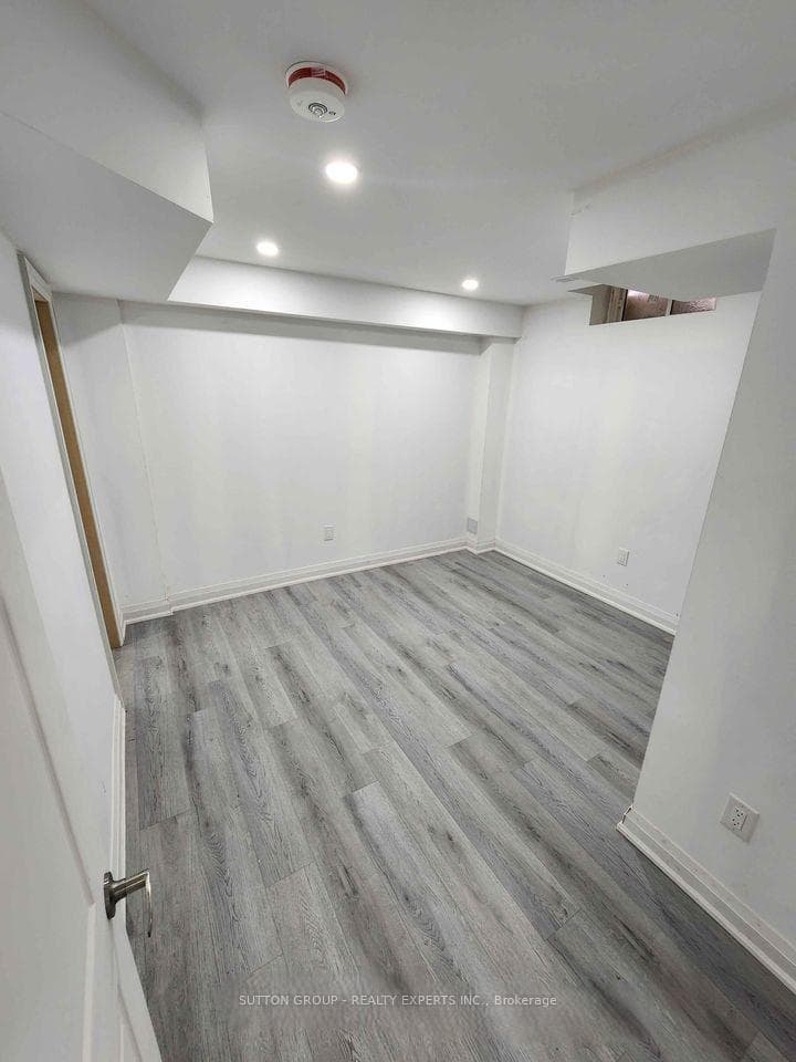 84 Parity Road Unit Lower photo 17