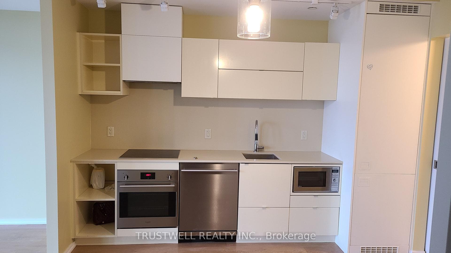 295 Adelaide Street Unit 903 photo 4