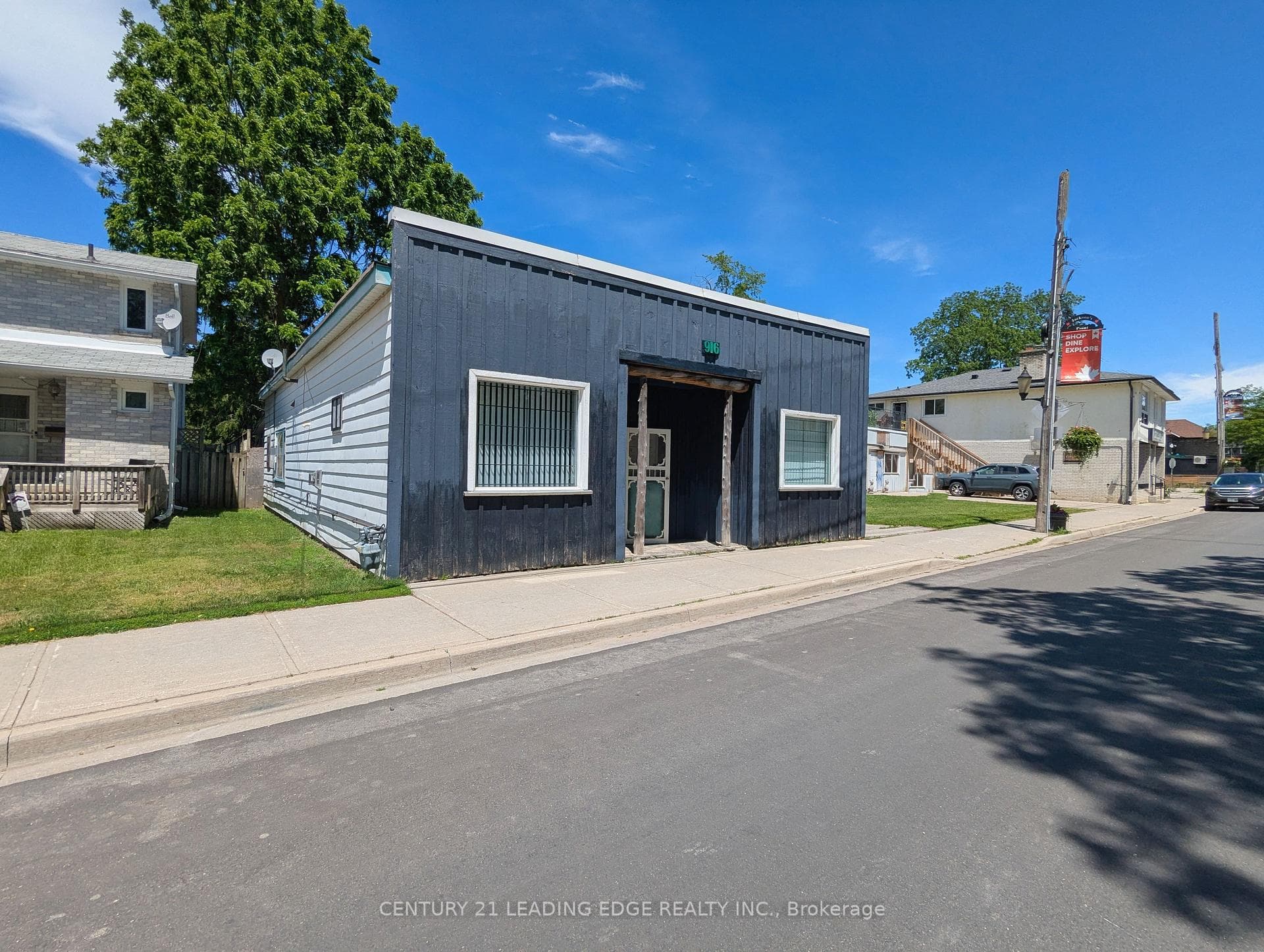 916 Lake Drive photo 2