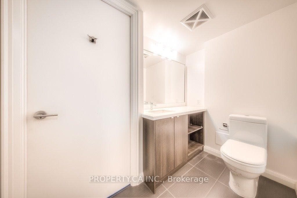155 Yorkville Avenue Unit 1520 photo 11