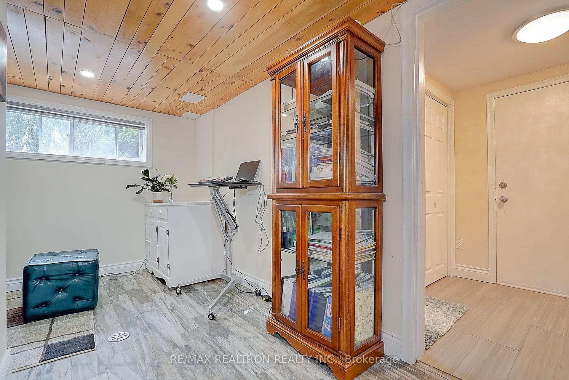 583 Pinewood Street photo 31