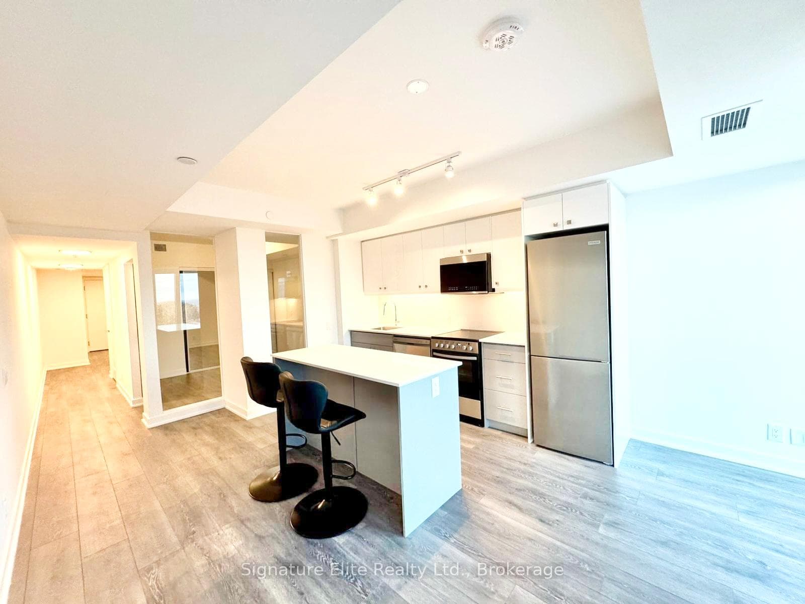 2 Manderley Drive Unit 723 photo 4