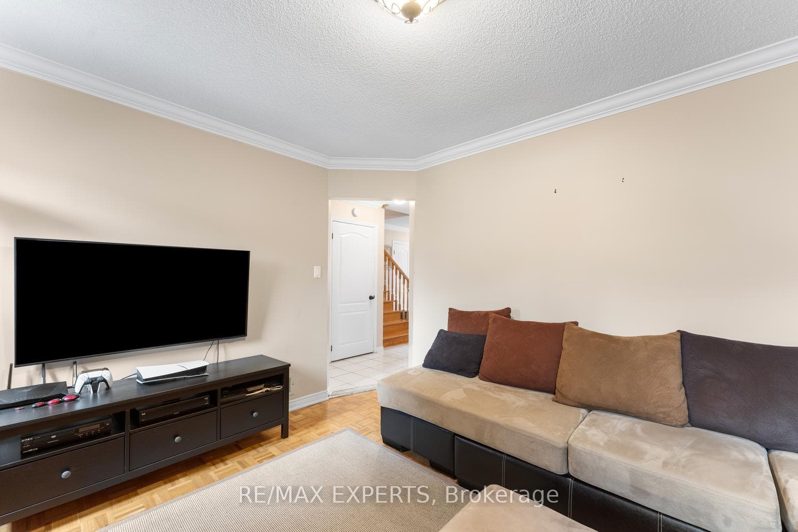 130 Pentland Crescent photo 22