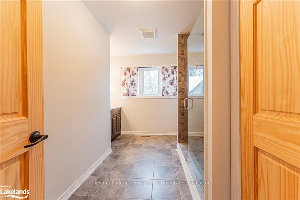 1257 HALL'S LAKE Road photo 22