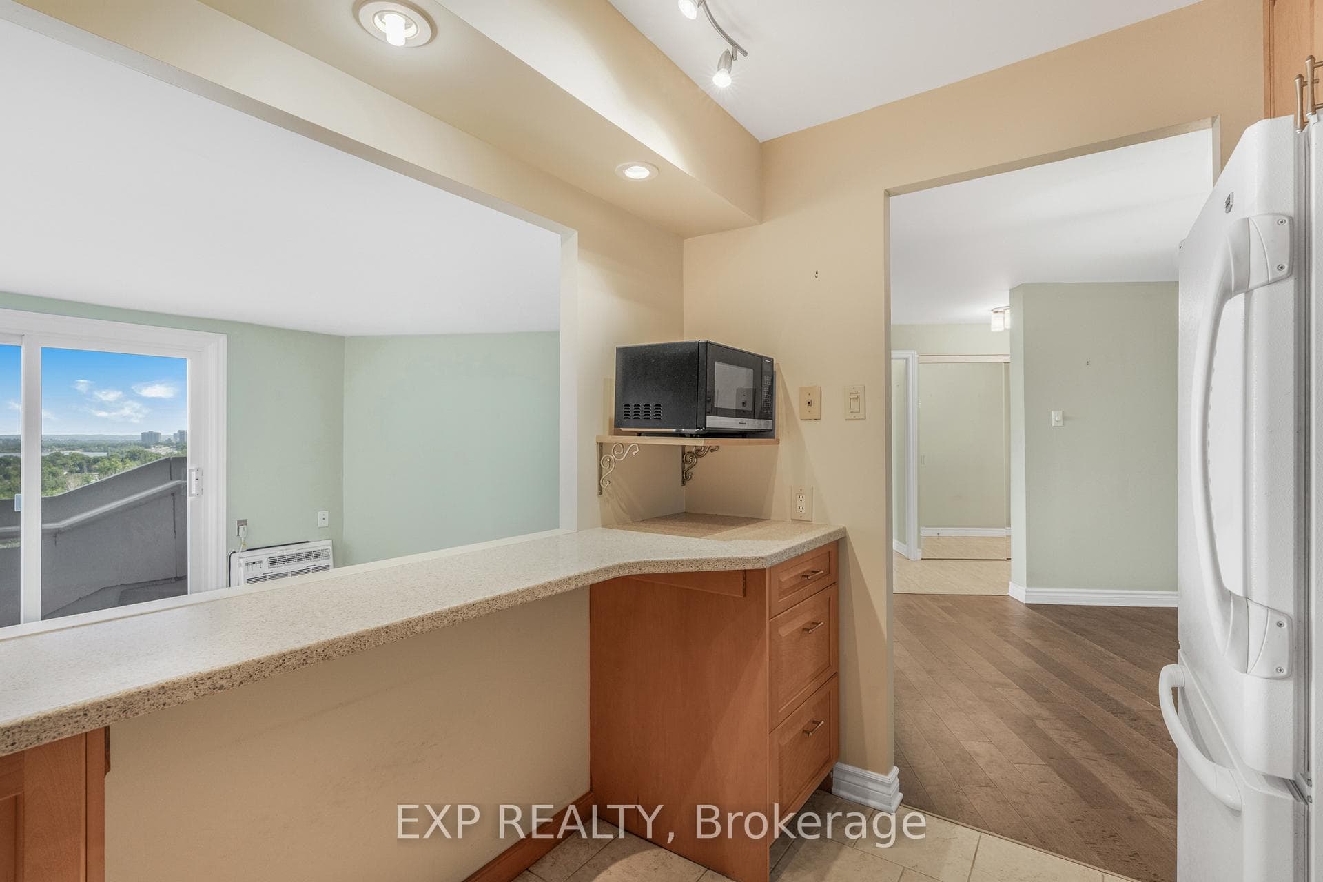 1081 AMBLESIDE Drive Unit 1501 photo 21