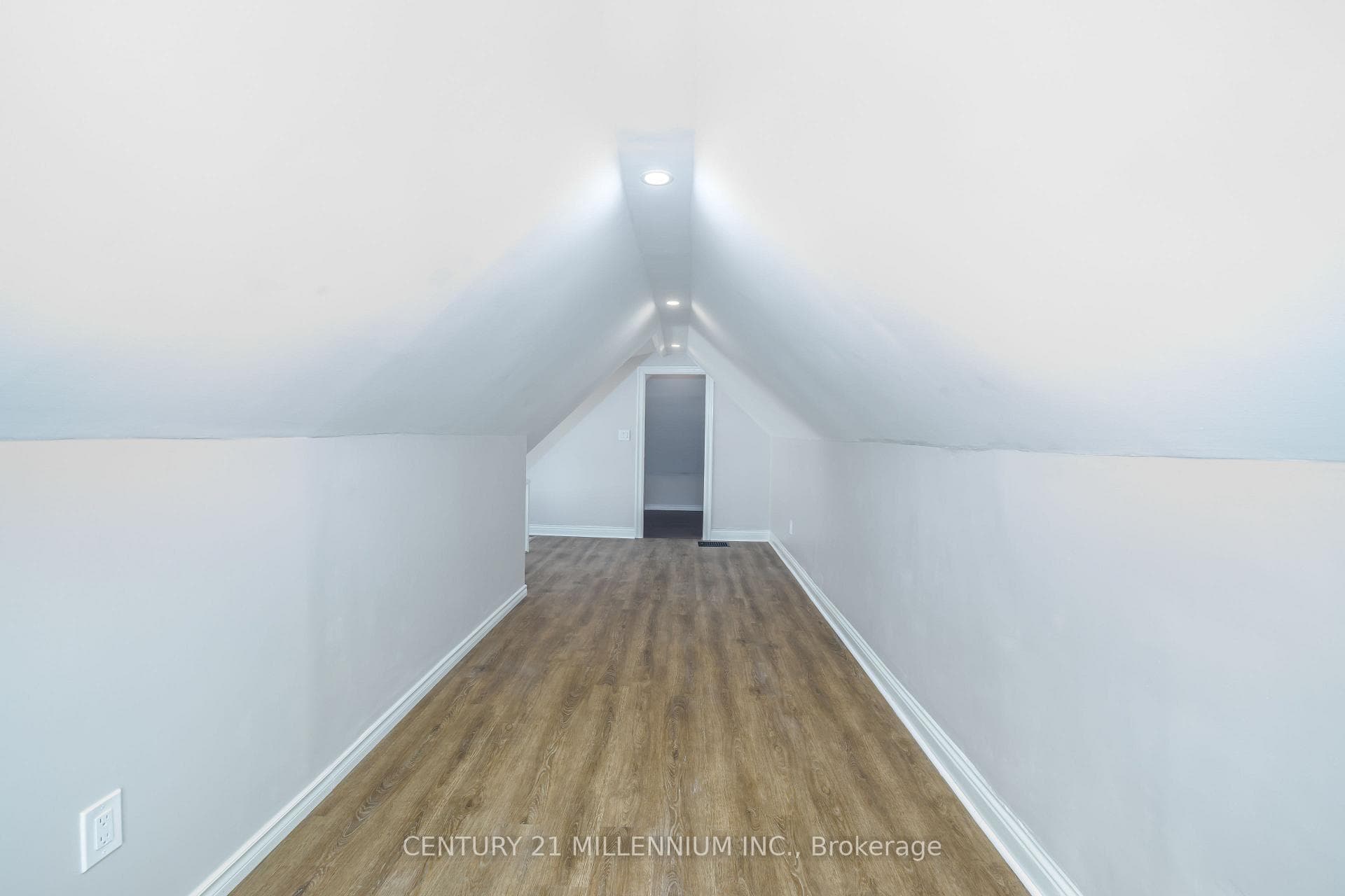 242 Balmoral Avenue photo 28