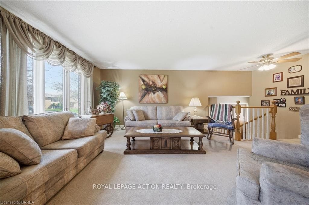 2 Flamboro Court photo 8