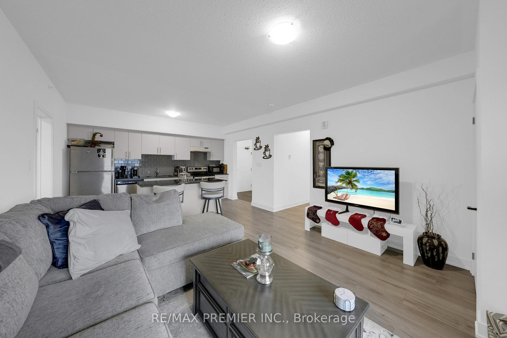 4 Spice Way Unit 404 photo 17