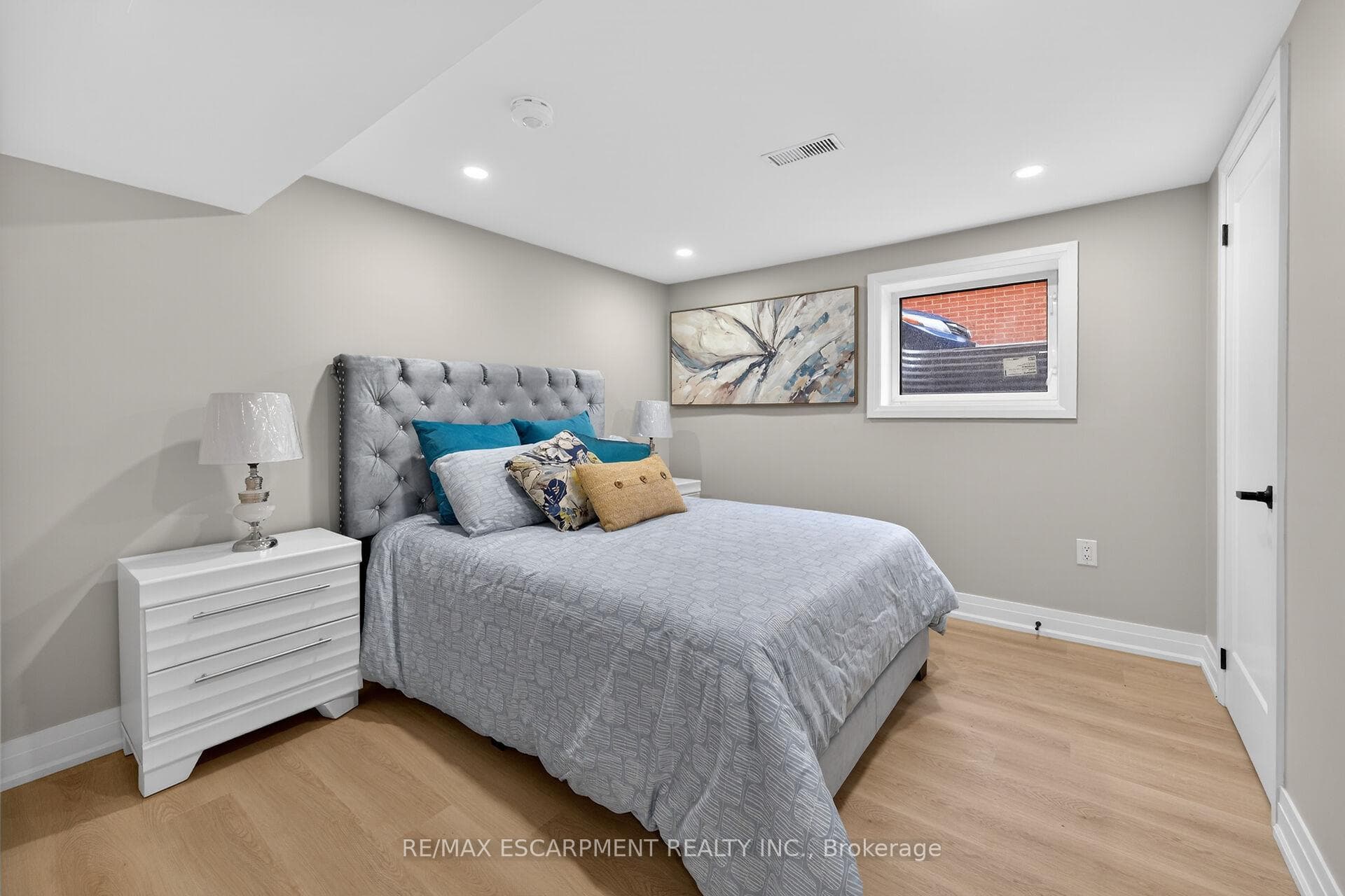 170 Fernwood Crescent photo 38